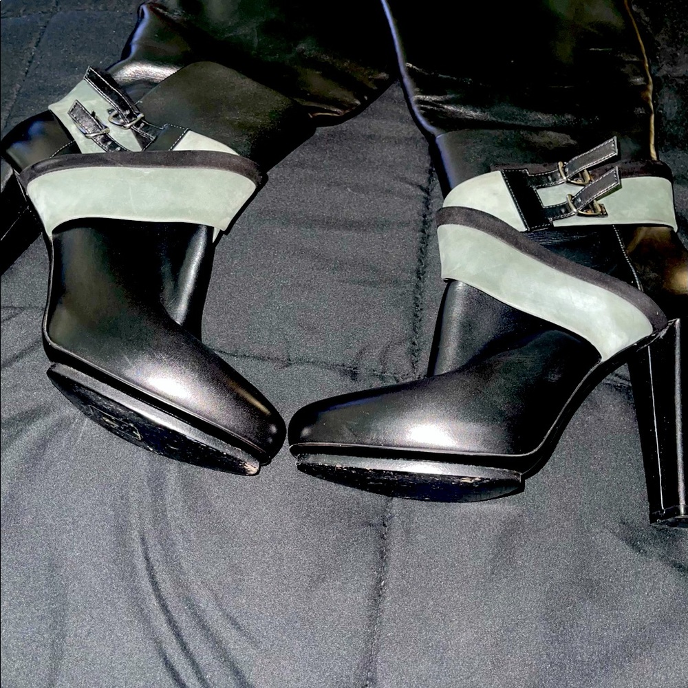 Tall leather Balenciaga boot